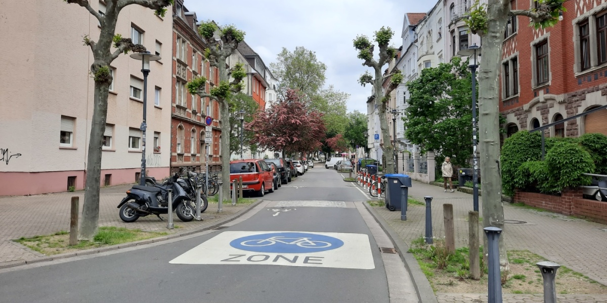 Straße mit Fahrradzone
