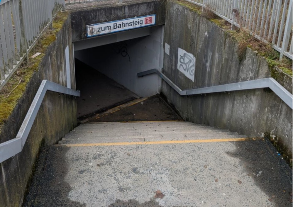Untergrundweg zum Bahnsteig